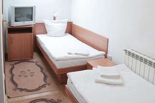 Отель Gracia + Берегово Бюджетный двухместный номер с 1 кроватью или 2 отдельными кроватями-6